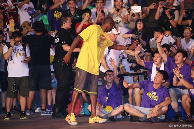 包含竞猜热点传奇谢幕，球迷泪洒赛场的词条