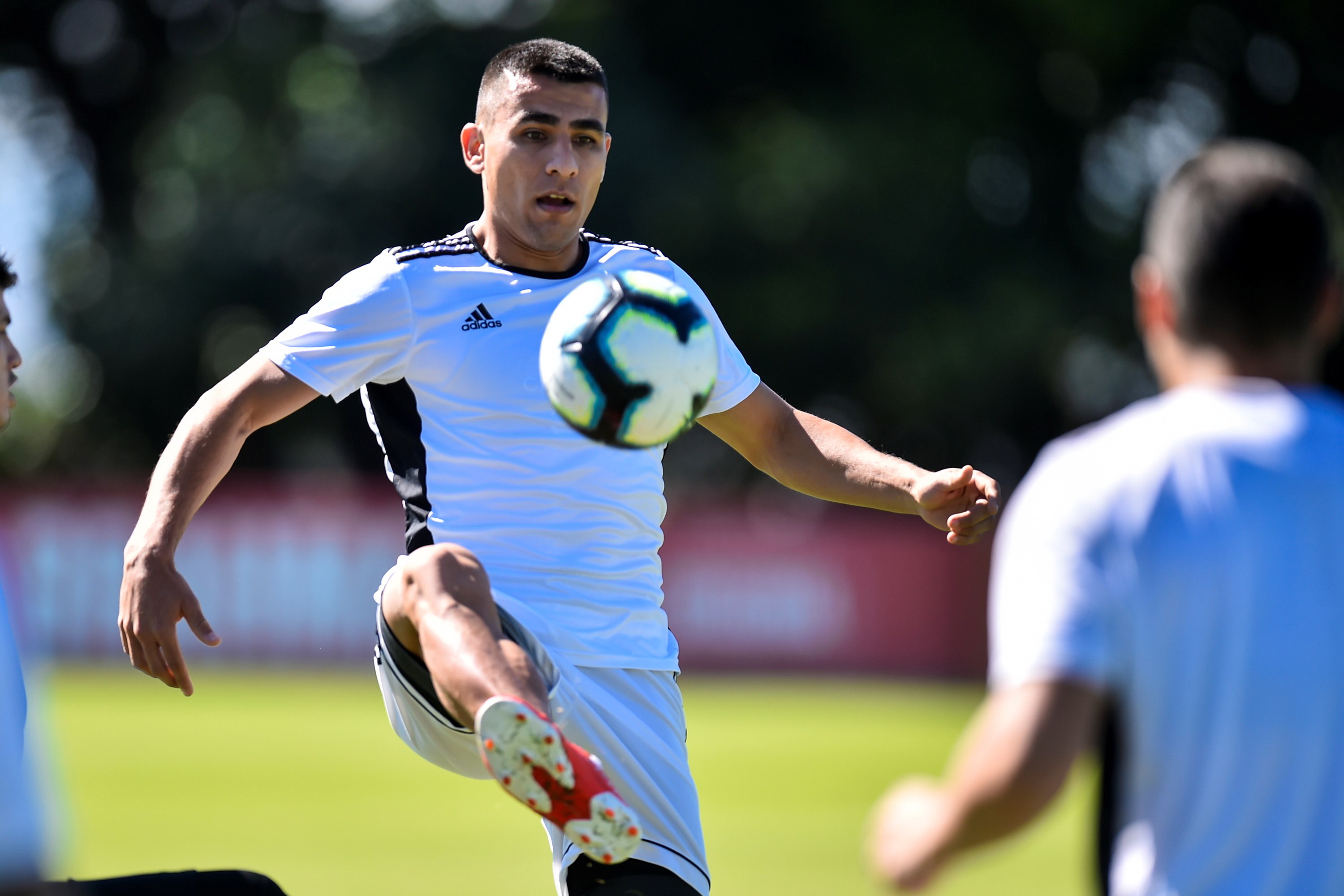 美洲杯队主教练发声，誓言带队登顶