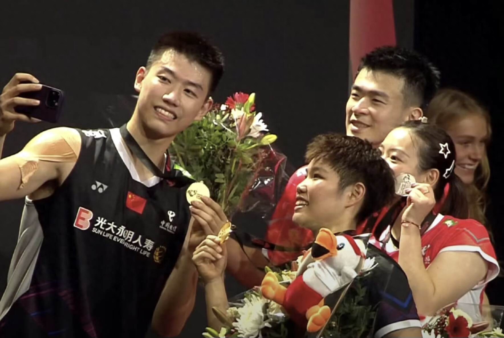 包含法国队碾压日本队，郑思维惊艳四座的词条