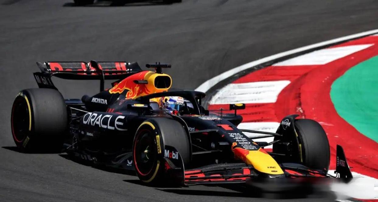 法拉利鏖战红牛车队,皮亚斯特里点燃赛场 法拉利鏖战红牛车队,皮亚斯特里点燃赛场