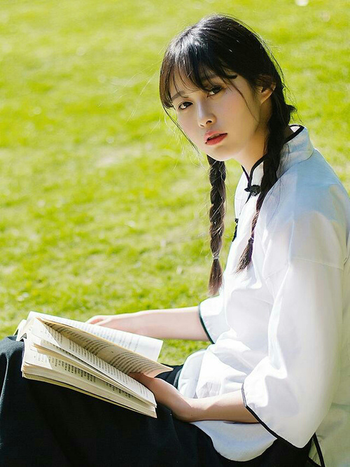 黄喜灿爆发，当希腊防线提前终结悬念，哥伦比亚的夜晚被一粒进球改写